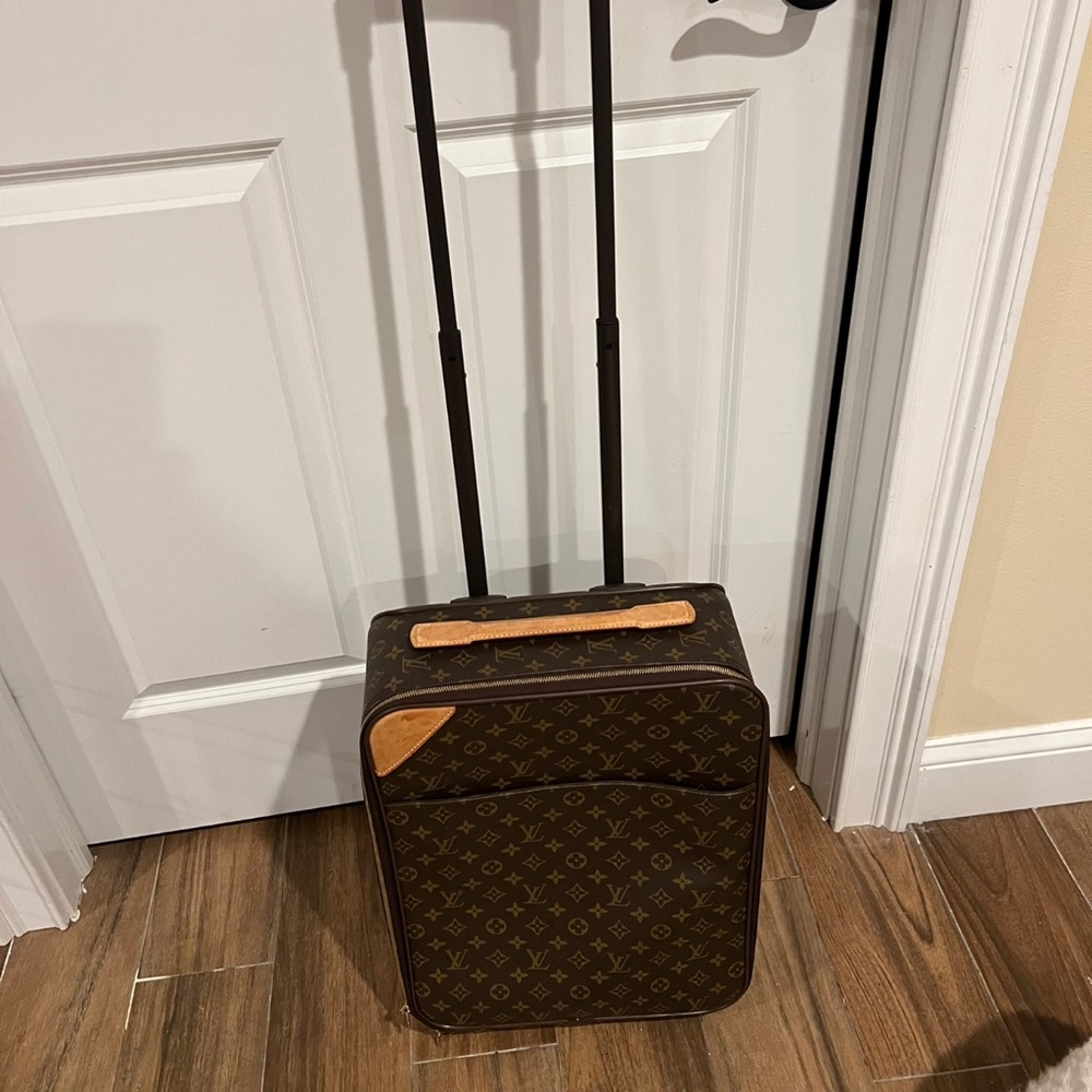 preloved  LV Monogram Luggage 45 with two wheels